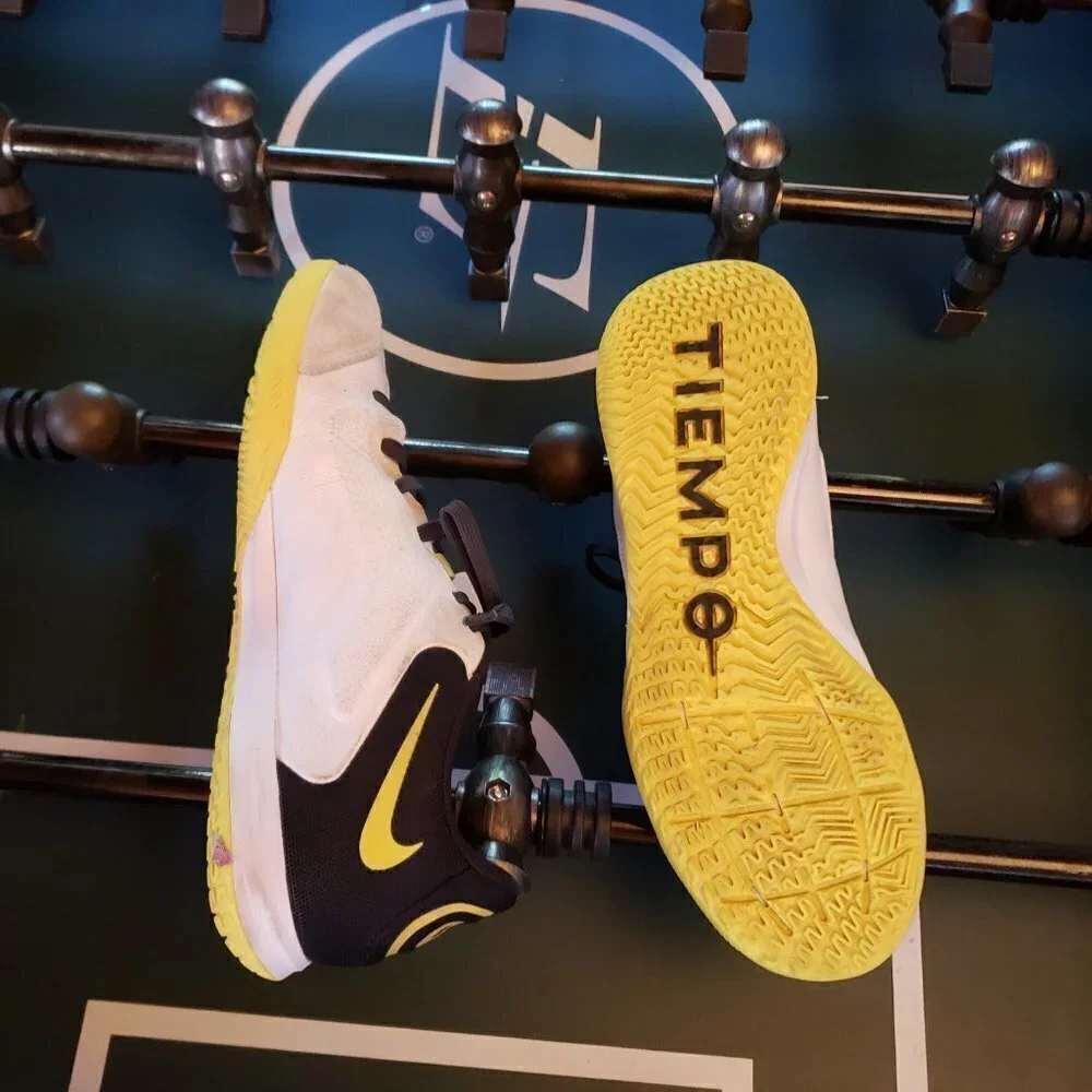 Nike Legend 9 Academy IC White Smoke Grey Yellow DA1190 107 - Size 6.5